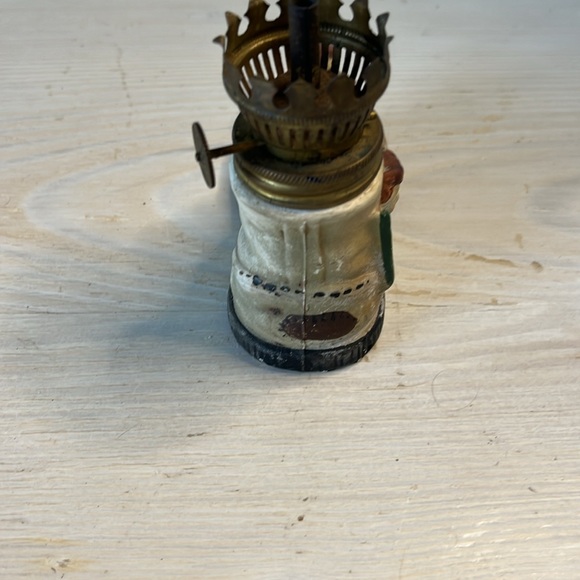 Vintage 1950-60's Little old women who lived in a shoe
Oil lamp Hand painted - Picture 5 of 6